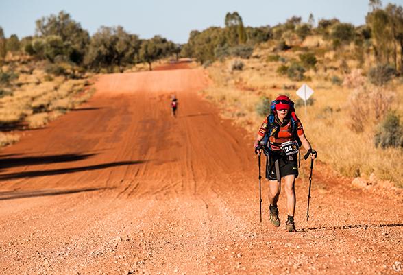 La ultrafondista catalana Bea García testea Bmax en la dura carrera The Track en Australia