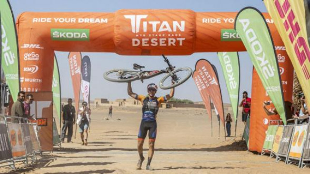 El chaleco de hidratación Kylie Bike a prueba en la Titan Desert 2021
