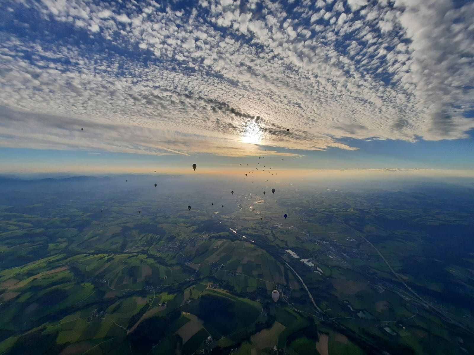 Sobrevolando fronteras con Totglobo: una experiencia en altura